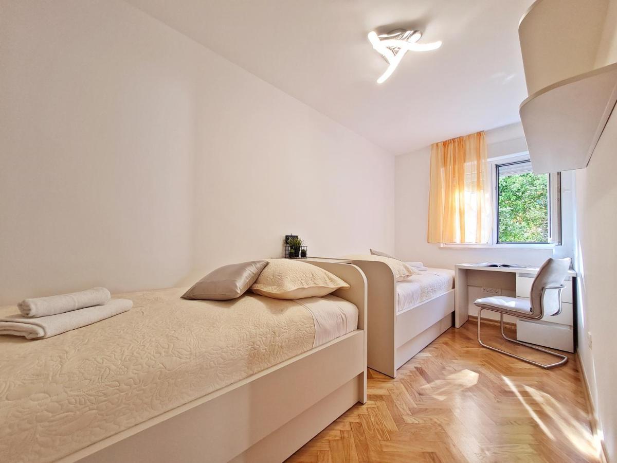 Split City Apartment Rosemary ภายนอก รูปภาพ