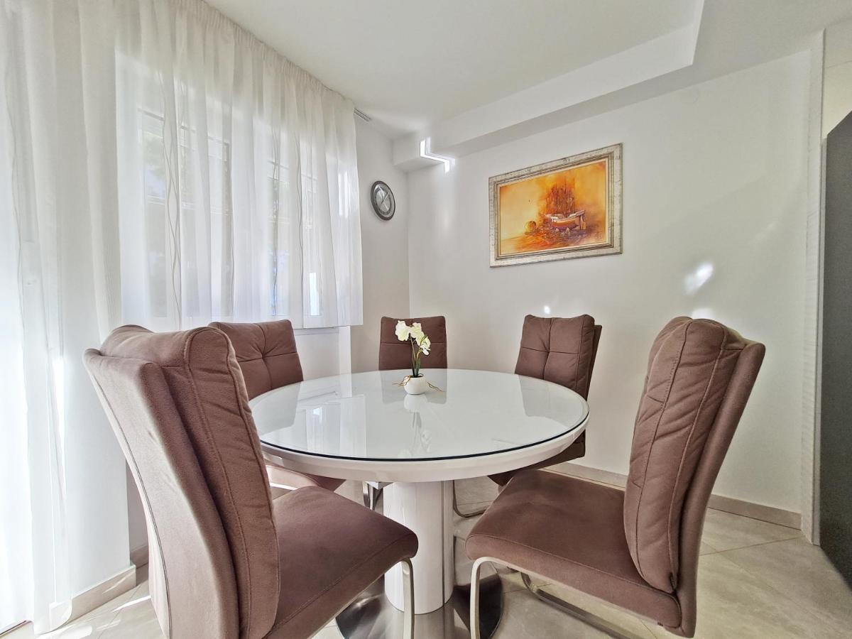 Split City Apartment Rosemary ภายนอก รูปภาพ